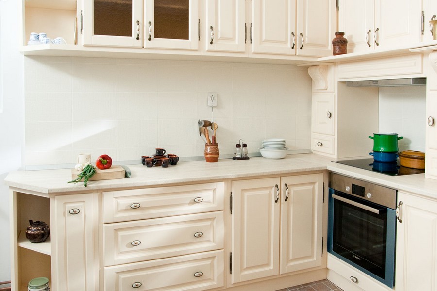 Mobilier de bucatarie din lemn masiv